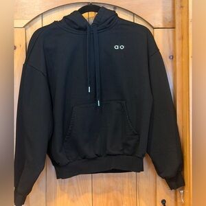 ALO Yoga Black Pullover Hoodie with Small Logo